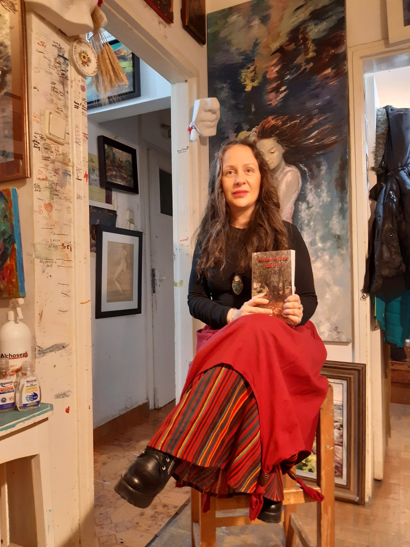 Photo at the art studio of Vali Irina Ciobanu (visual artist). Photo by Julia Kalman