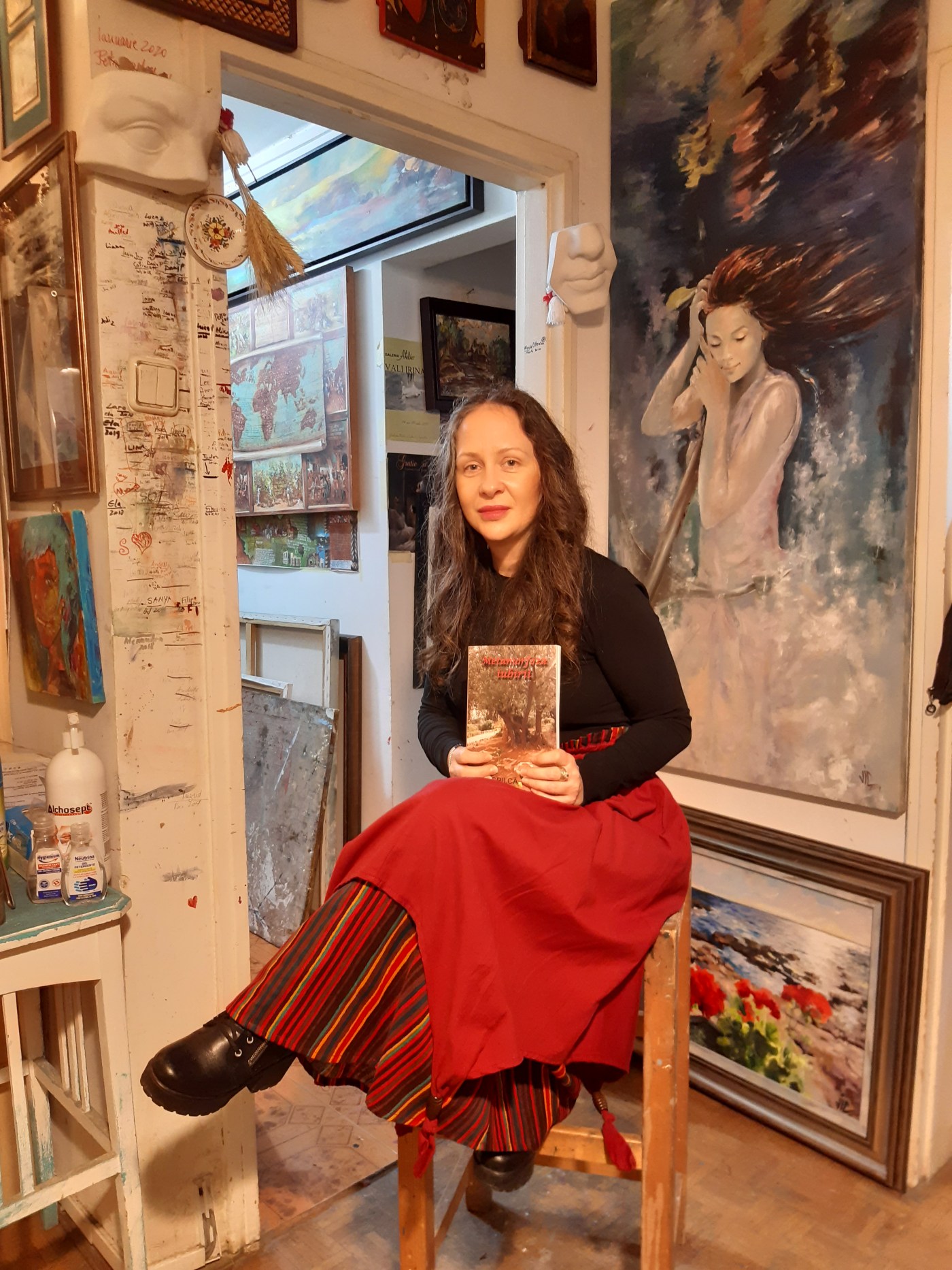 Photo at the art studio of Vali Irina Ciobanu (visual artist). Photo by Julia Kalman