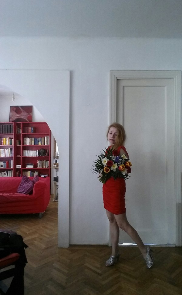 Selfie with flowers, at the writing studio. Photo by Julia Kalman